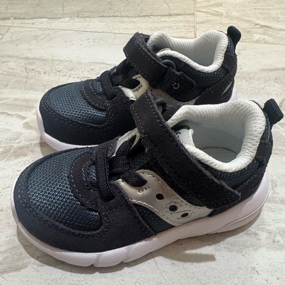 NWOT Toddler Saucony jazz lite 2.0 sneaker Navy and Black Sneakers size …